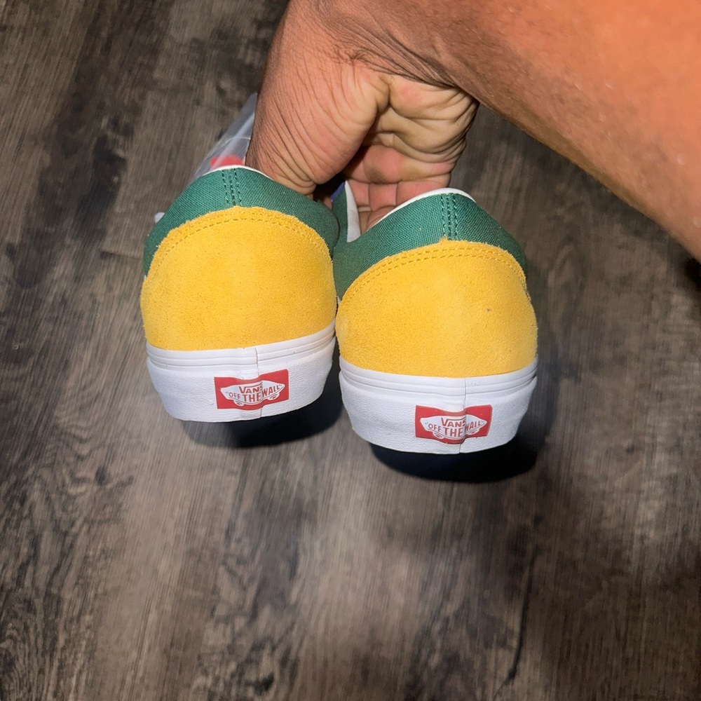 Sneakers - Picture 5 of 5